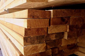 Что представляет собой сушка древесины в специальных камерах?